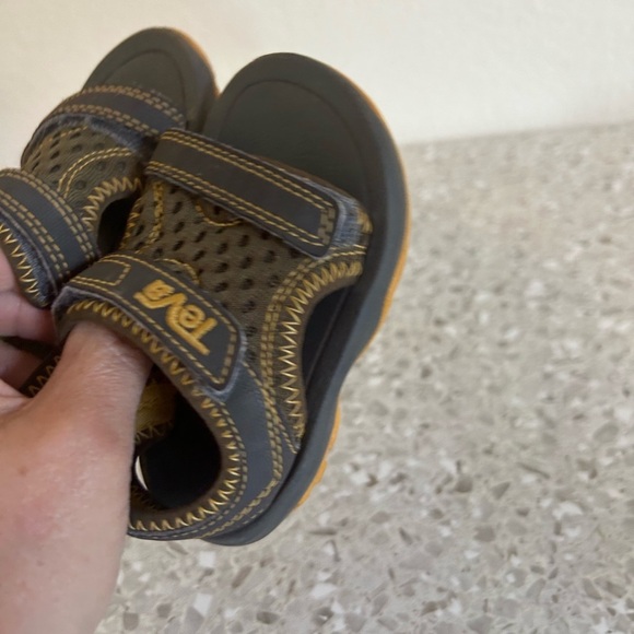 Teva Sandals with Open Toe Design Patch on and off Size 4 - Picture 5 of 9